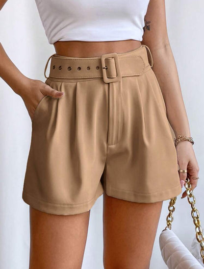 Short avec ceinture tissée légère.