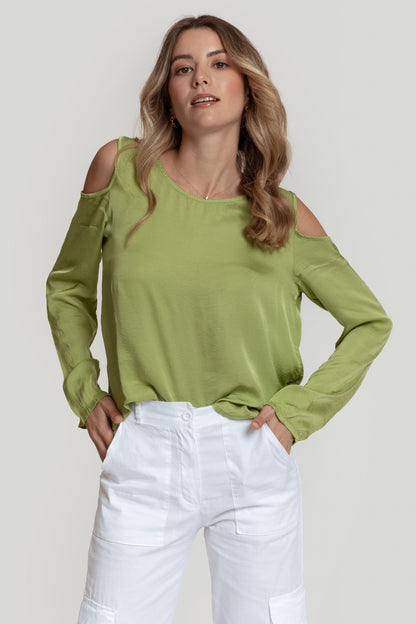 Long-sleeved blouse with bare shoulders