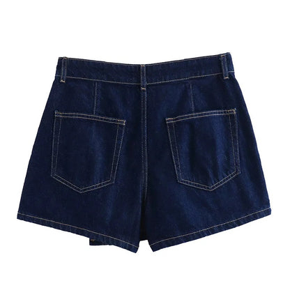 Ensemble jean, chemisier 2 pièces à manches courtes avec poches sur le devant. Shorts modèle jupe, tissu léger, idéal pour l'été.