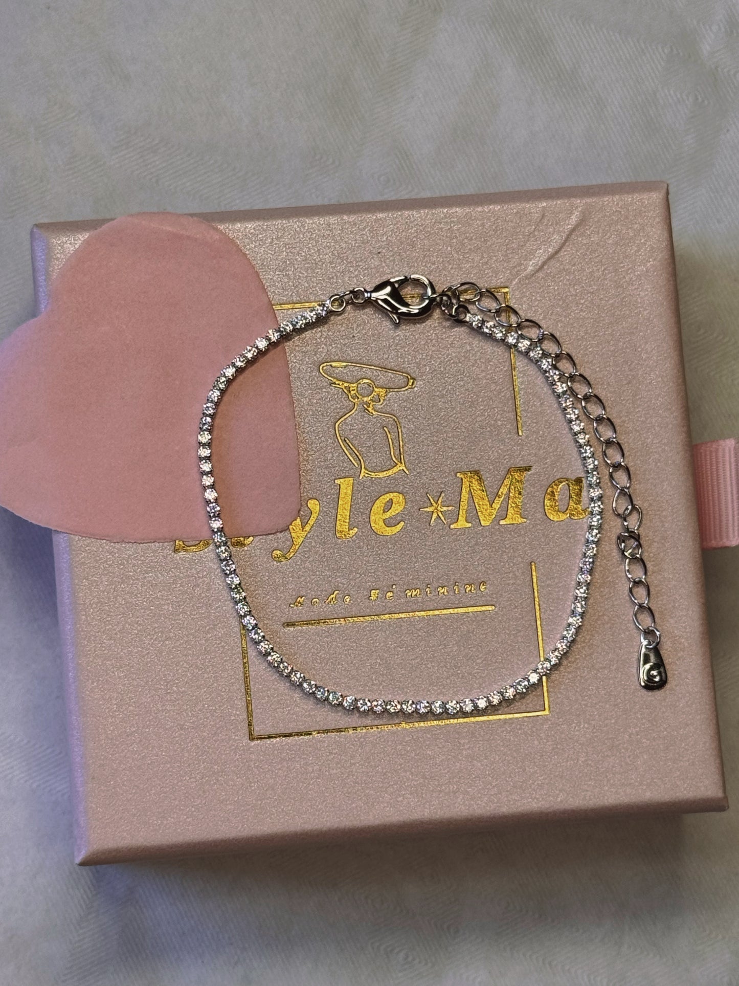 Bracelet avec pierres de zircone, régulateur pour ajuster la taille de votre bras.