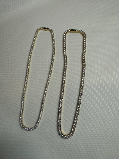 Collier parsemé de pierres de zircone avec de petites pierres de 4mm.