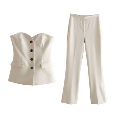 Cropped set with buttons at the front and side pockets, vintage and elegant model.