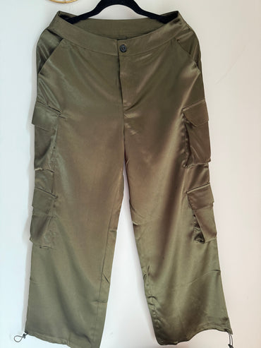 Pants with leg adjustment and side blocks.