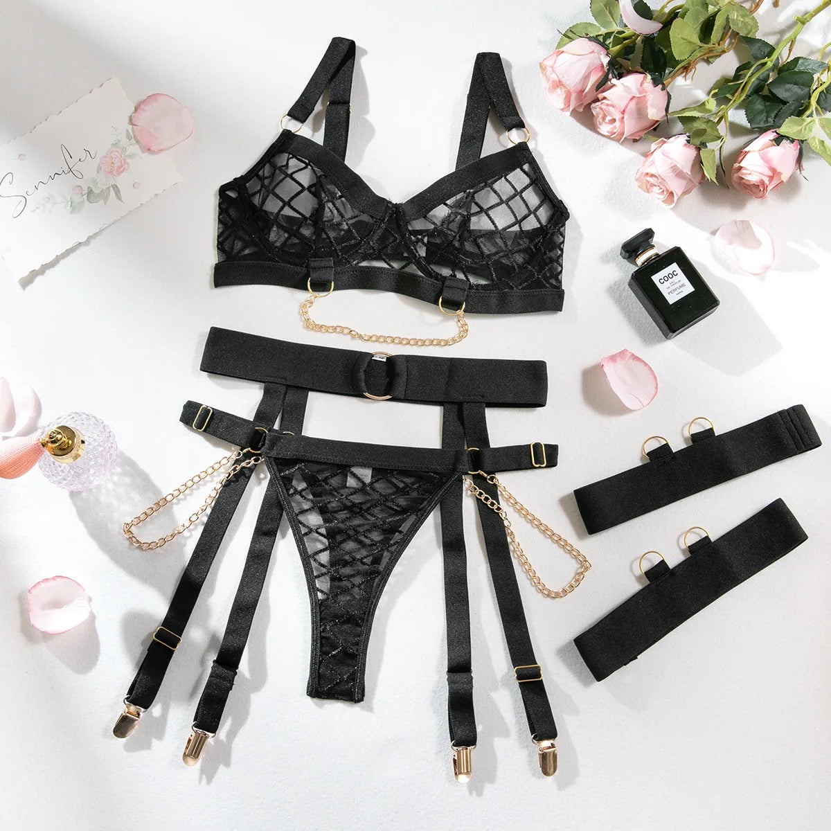 Lingerie sexy qui s'habille très bien avec du tissu en tulle