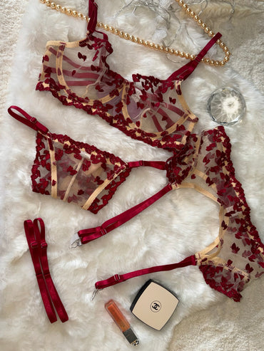 Lingerie set to warm your heart ♥️